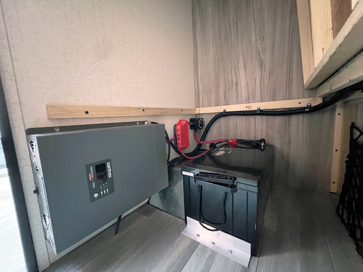 Final installation of the inverter and lithium battery